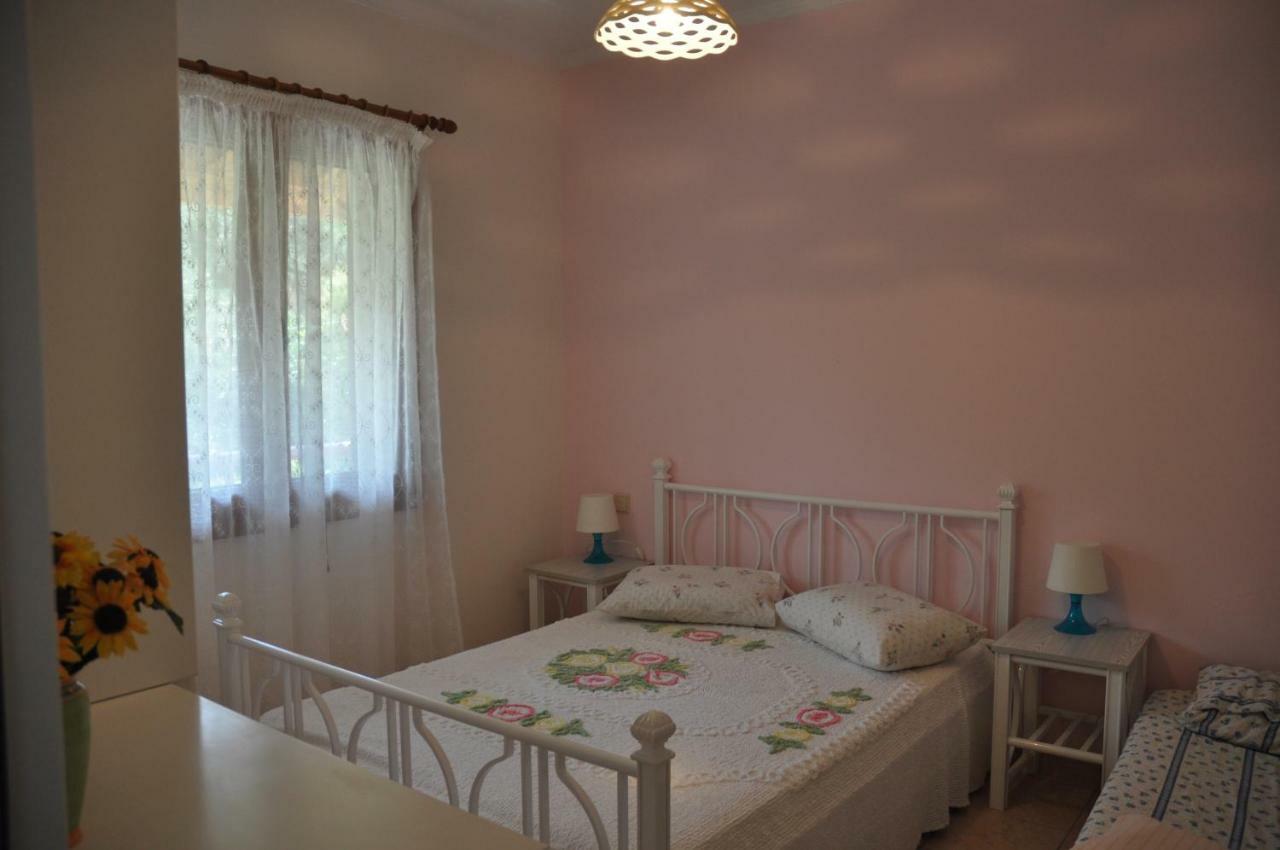Areti'S Apartment Agios Georgios Pagon Exteriör bild